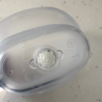 Brita Sürahi Kendi Kendine Yeşil Renk Attı.