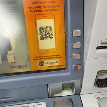 VakıfBank ATM Para El Koyma