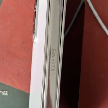 Samsung Telefon Fold-4 Menteşe Hatası!