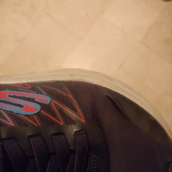 Skechers Kusurlu Ayakkabılarına Sahip Çıkmıyor.