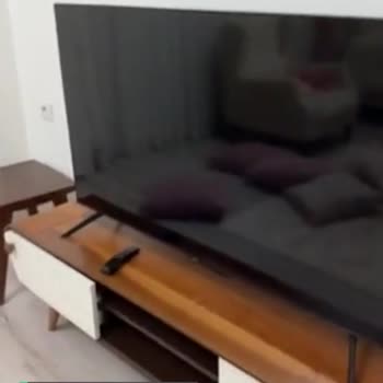 Samsung 50tu 8000 TV Açılıp Kapanıyor