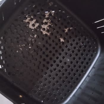 Onvo Airfryer Süzgeçte Soyulma