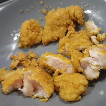 Erpiliç'in Çıtır Fileto Tam Pişmiş Dondurulmuş Ürünü Çiğ Çıktı