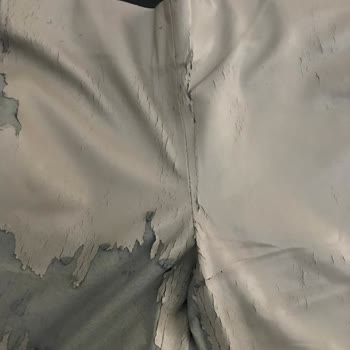 Zara'nın Giyilmeden Pul Pul Dökülen Bayan Deri Taytı