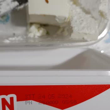 Bahçıvan Süzme Peynir İçinden Çıkan Ölü Kurtçuk