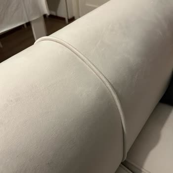 Mobilyaminegolden.com Koltuğa Kafamı/Kolumu Yaslamaya Korkuyorum Tamamen İçine Göçecek Diye!