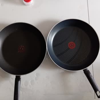 Tefal 32 Cm Tava Teflonu Attı
