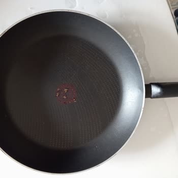 Tefal 32 Cm Tava Teflonu Attı