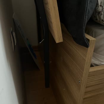 Vivense Eti Genç Odası Vidalar Fırladı