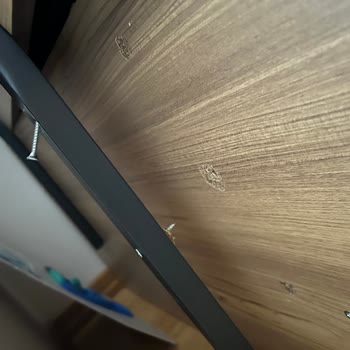 Vivense Eti Genç Odası Vidalar Fırladı