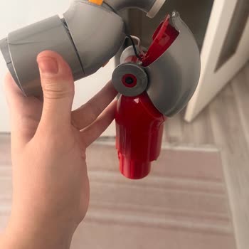 Dyson V12 Mobilya Altı Aparatı Kırıldı