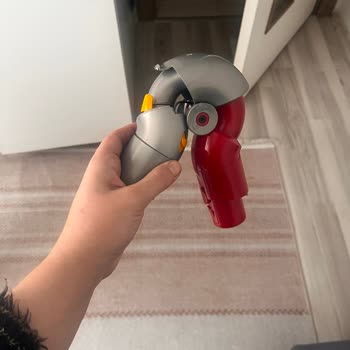 Dyson V12 Mobilya Altı Aparatı Kırıldı