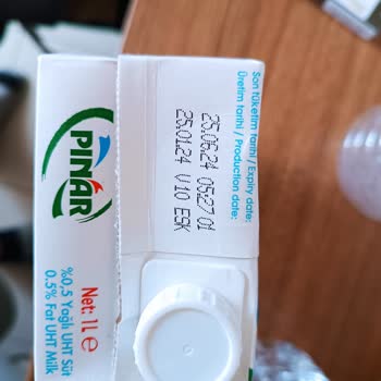 Pınar Sütün İçerisinde Kaymak Benzeri Garip Yapıda Şeyler Çıktı