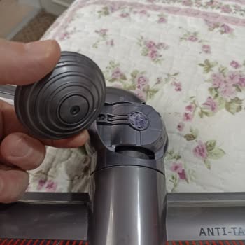 Dyson V15 Absolute Halı Başlığı Tekerlek Kırıldı