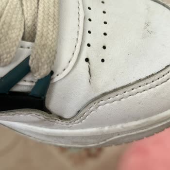 Hummel Ve Yırtılan Ayakkabıları