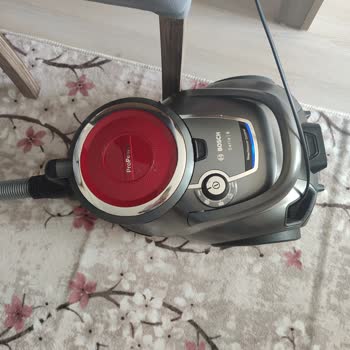 Bosch Elektrikli El Aletleri Bosch Seri6 Elektrikli Süpürge. Kırmızı Işık Uyarısı