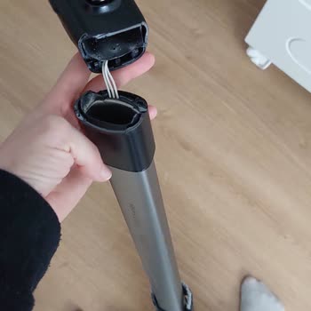 PHILIPS Ev Aletleri SpeedPro Max Serisi Şarjlı Dikey Süpürge Süpürge Borusu Kilidi Kırıldı