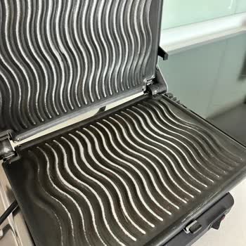 Arçelik K2369 Tost Makinesinin Izgara Kaplamasının Soyulması Hk.