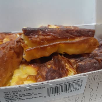 İzmir Migros Yanmış Börek
