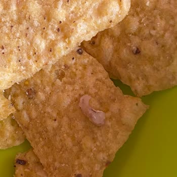 BİM Party Ballı Hardallı Cips İçinden Çıkan Değişik Madde