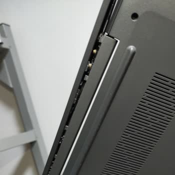 Lenovo Bilgisayar Kapağı Menteşe Sorunu