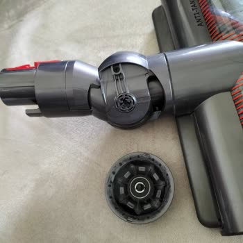 Dyson Süpürgenin Tekerlek Arızası