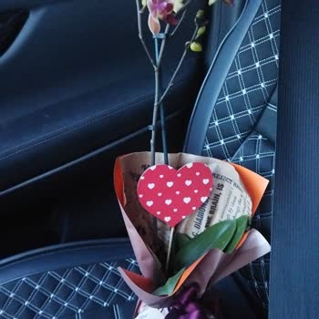 Taze Çiçek (tazecicek.com) Görselle Uyuşmayan Ürün Ve Geciken Teslimat