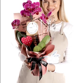 Taze Çiçek (tazecicek.com) Görselle Uyuşmayan Ürün Ve Geciken Teslimat