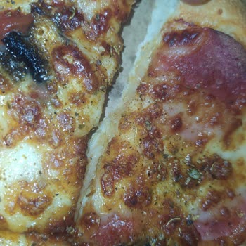 Pizza Hut Kıl Çıktı Pizzadan