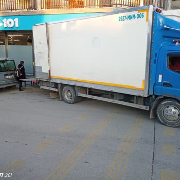 A101'in Trafik Güvenliğini Tehdit Eden Mal İndirme Saati