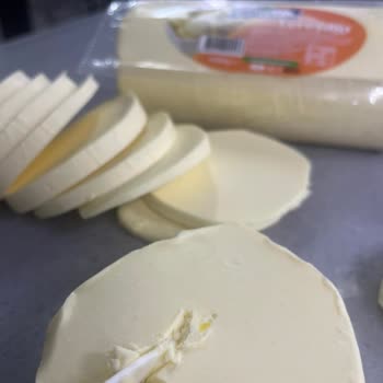 Gölcük Süt Ürünleri Tereyağı İçinden Çıkan Plastik Parçası