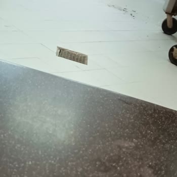 Üsküdar New Çarşı İçinde Olan Sbarro İş Yeri Ve Çalışan Pislik İçinde