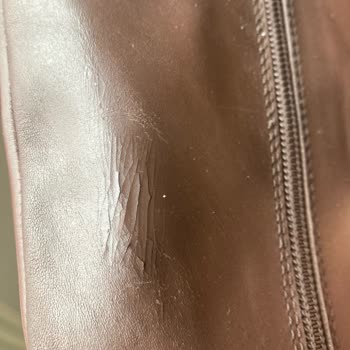 Tergan Deri Çizme İlk Kullanımda Deride Deformasyon Oluştu.