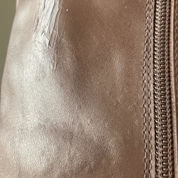 Tergan Deri Çizme İlk Kullanımda Deride Deformasyon Oluştu.