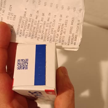 Sensodyne Tarihi Geçmiş Ürün Satılıyor