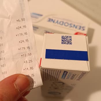 Sensodyne Tarihi Geçmiş Ürün Satılıyor