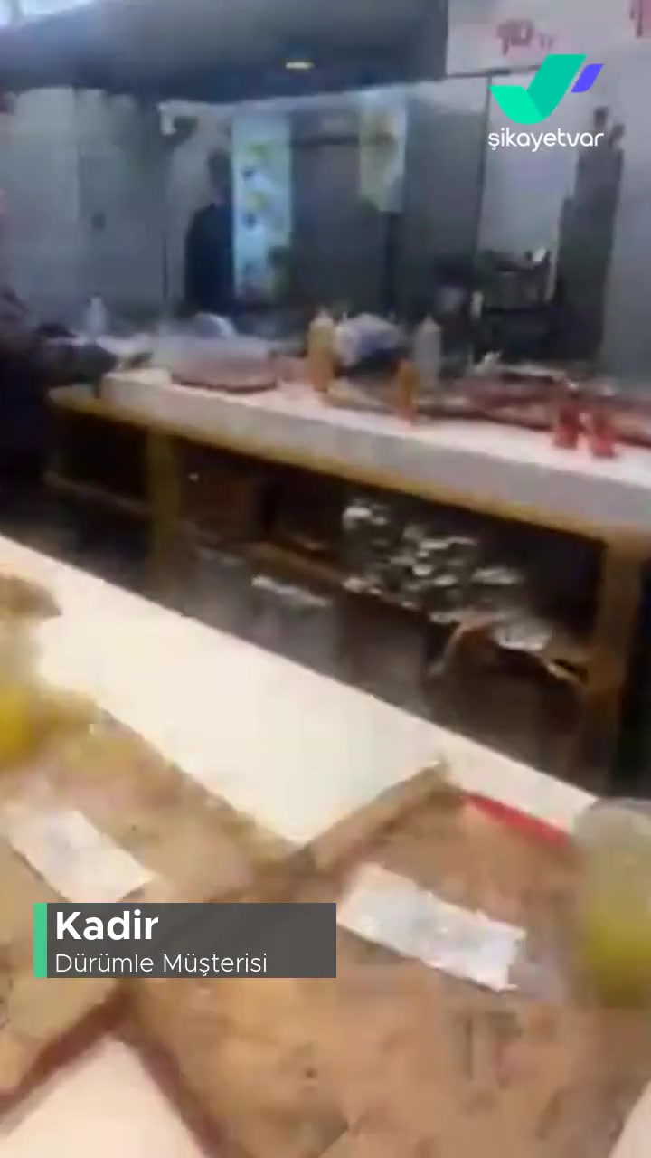Dürümle Geç Sipariş Teslimi Ve Mutfak Çalışanların Ciddiyetsiz İş Yapmaları videonun kapak resmi