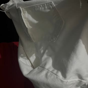 Koton Beyaz Ve Siyah Taşlı Kot Ceketlerin Hali