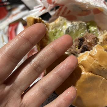 Doyuyo! Cevahir AVM'deki Yağlı Hamburger Hayal Kırıklığı