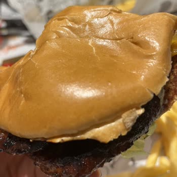 Doyuyo! Cevahir AVM'deki Yağlı Hamburger Hayal Kırıklığı