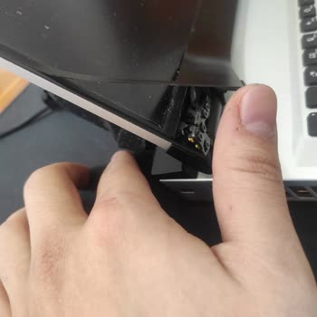 Monster Notebook Plastik Menteşe Kırılması Ve Bilgisiz Müşteri Hizmeti