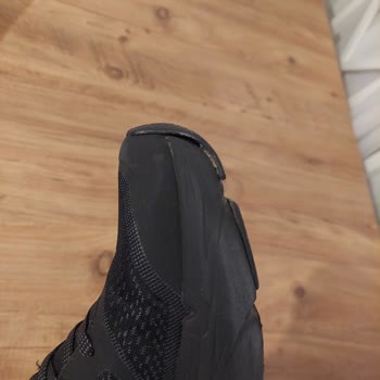 Skechers Kendi Üretim Hatasını Kabul Etmiyor.