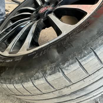 Europcar Lastikleri Patlak, Disk Balataları Aşınmış Kiralama Hizmeti!