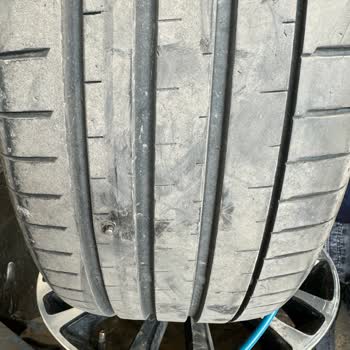 Europcar Lastikleri Patlak, Disk Balataları Aşınmış Kiralama Hizmeti!