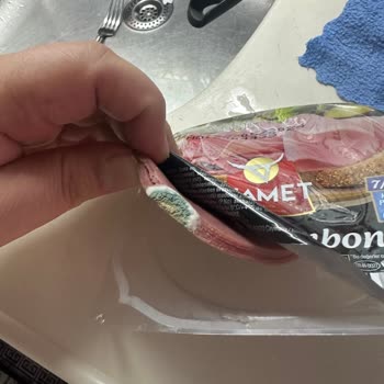 Namet Küflenmiş Jambon Satıyor