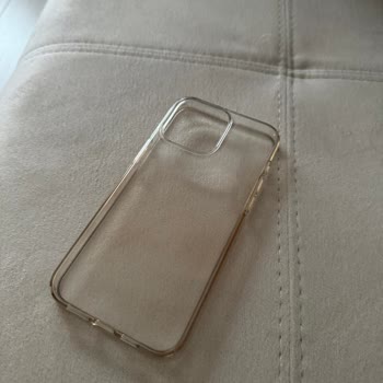 Spigen Alırken Şeffaf Bir Ay Sonra Sarı Kılıf.