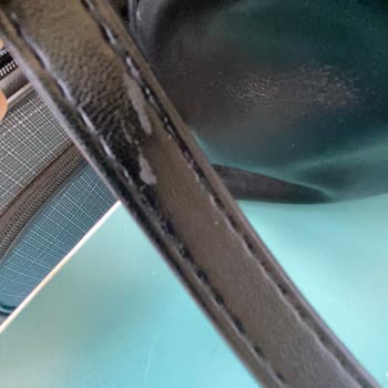 Stradivarius Yeni Alınan Çantanın Derisi Hemen Soyuldu