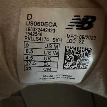 New Balance Markalı Spor Ayakkabısında Domuz Derisinin Kullanılması