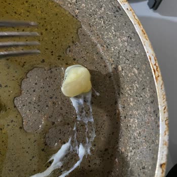 Keskinoğlu Marka Yumurtanın İçerisinden Civciv Oluşumu Çıktı.