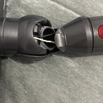 Dyson Garanti Sürecinde Kırılan Parça İçin Stok Güncellemiyor!